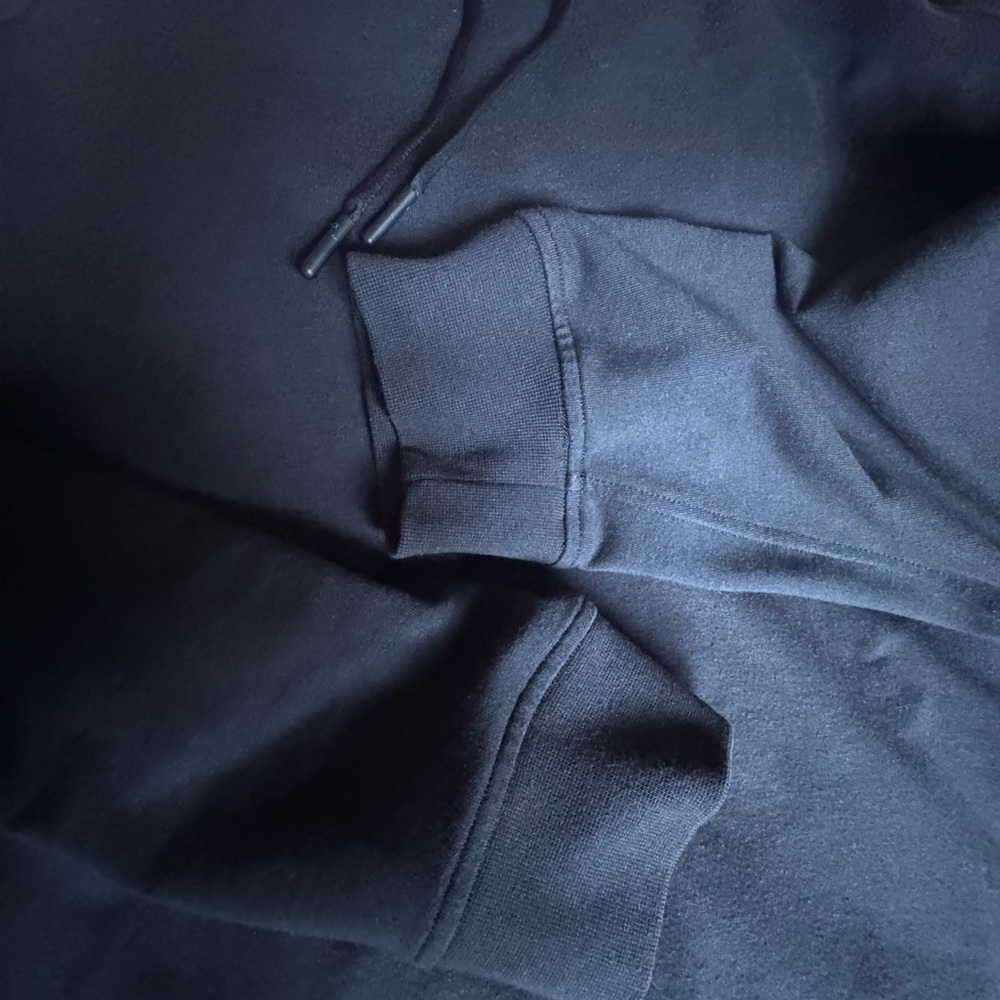 lululemon athletica Men's Black Hoodie Jacket - Picture 4 of 4